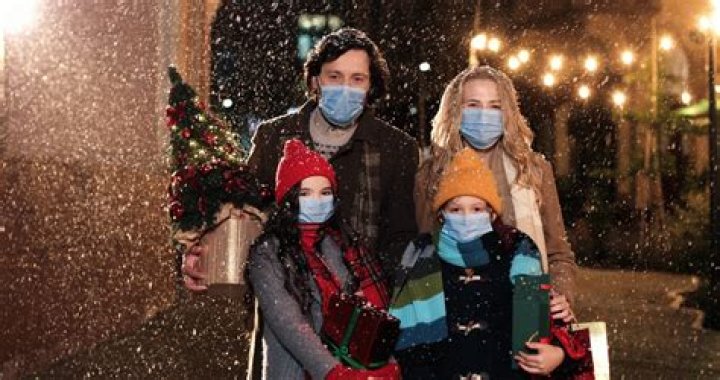 13 Old-Fashioned Christmas Customs We Should Bring Back for 2020