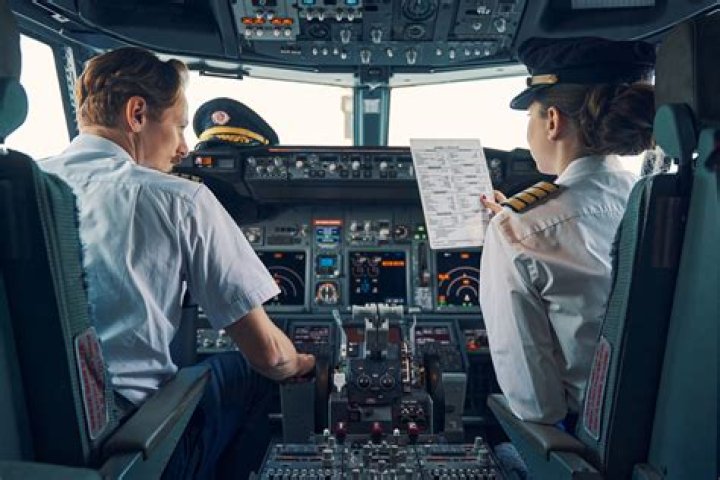 15 Surprising Things Pilots Do When They're Bored