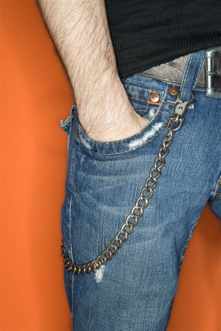 40 Things No Man Should Ever Wear To Work