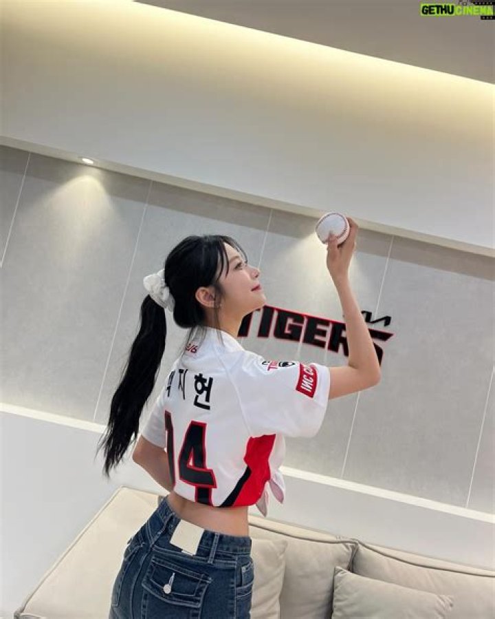 Baek Ji-heon Height, Weight, Age, Body Statistics