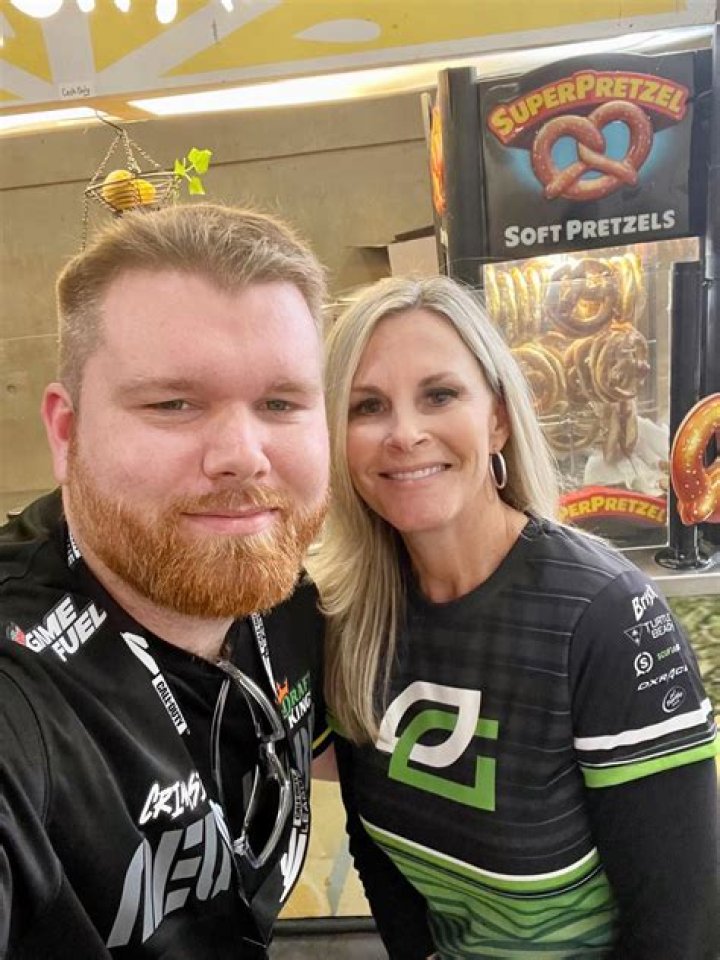 Call Of Duty Player Seth Abner aka Scump, Scump OpTic, Chicago Huntsmen, Net worth, Girlfriend