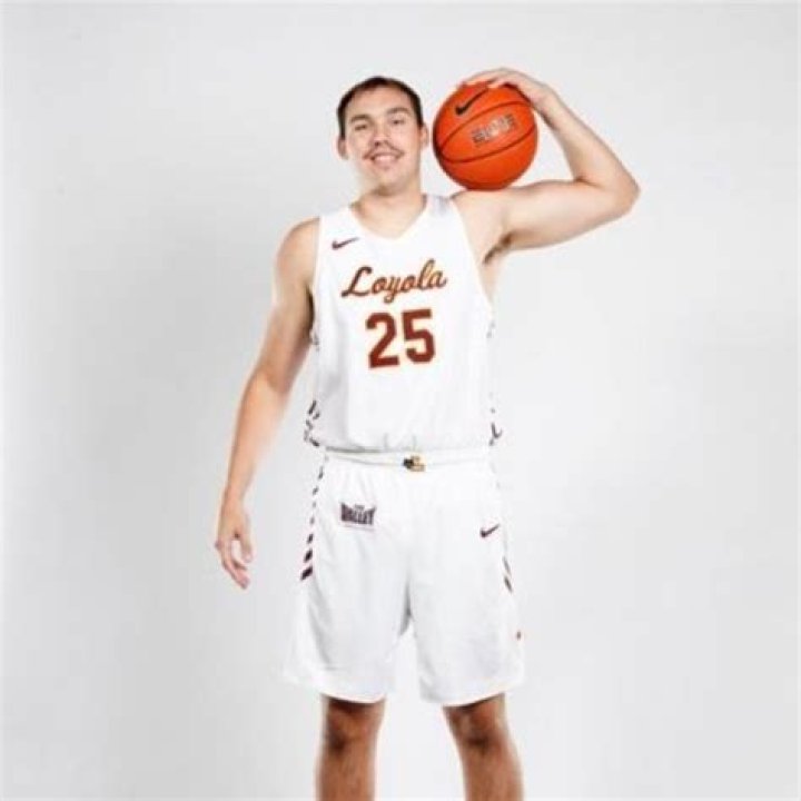 Cameron Krutwig College Career and Stats (Age, Birthday, Family, Girlfriend, Salary, High School)