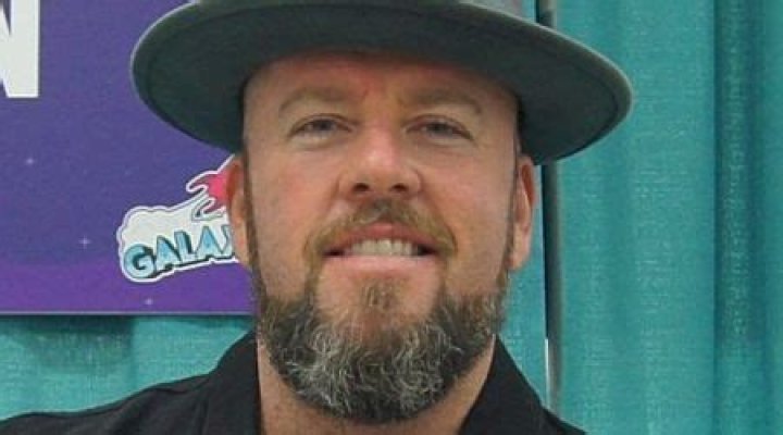 Chris Sullivan Height, Weight, Age, Spouse, Children, Facts