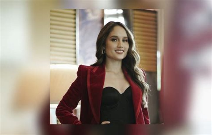 Cinta Laura Height, Weight, Age, Boyfriend, Family, Facts, Biography