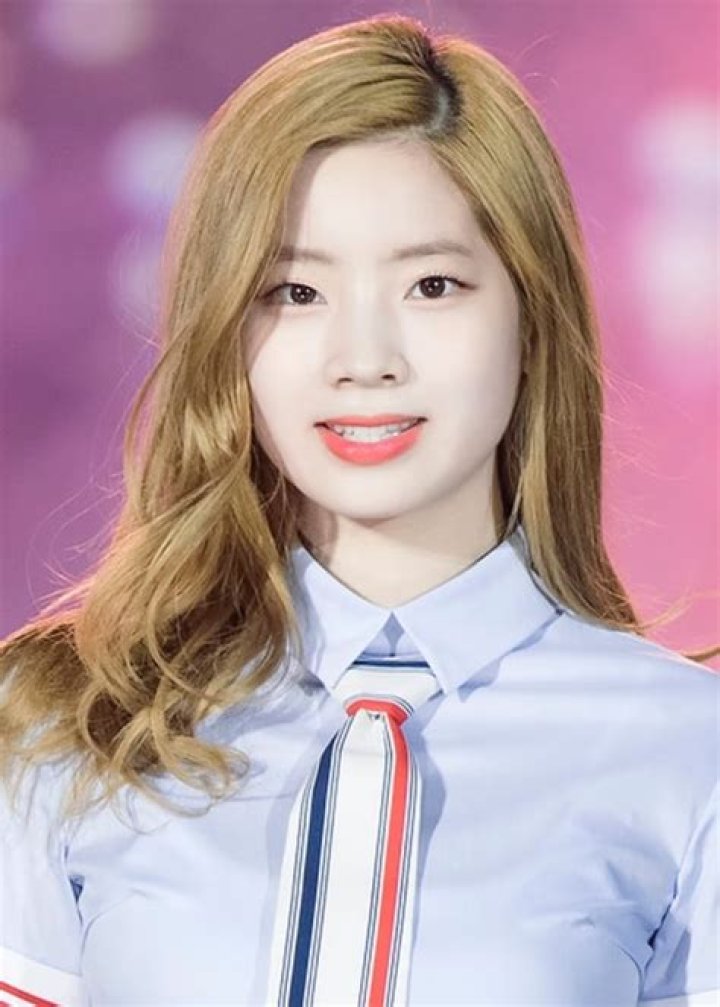 Dahyun (Kim Da-hyun) Height, Weight, Age, Blood Type, Boyfriend, Bio