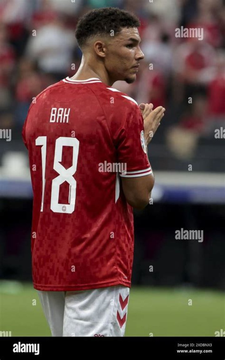 Danish Football Player Alexander Bah's Biography, Salary, Net Worth, Girlfriend, Relationships, Earnings, Stats, Contract