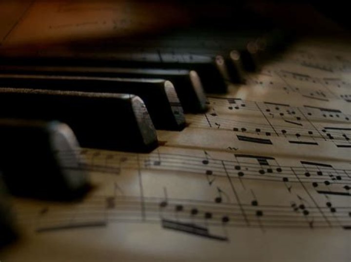 Does Adele Play Piano?