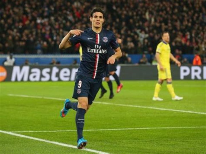 Edinson Cavani Height, Weight, Age, Girlfriend, Family, Facts, Biography