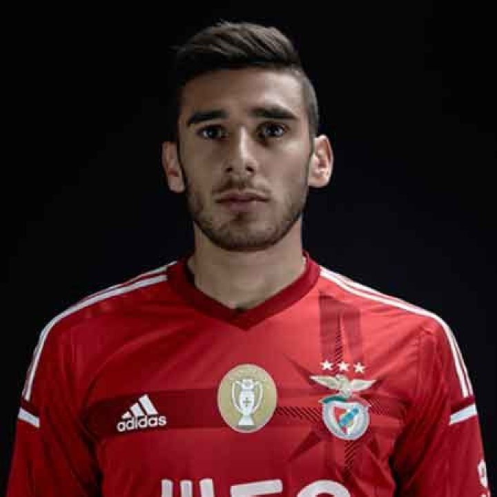 Eduardo Salvio Bio-salary, net worth, married, affair, dating, children, wife, height, career