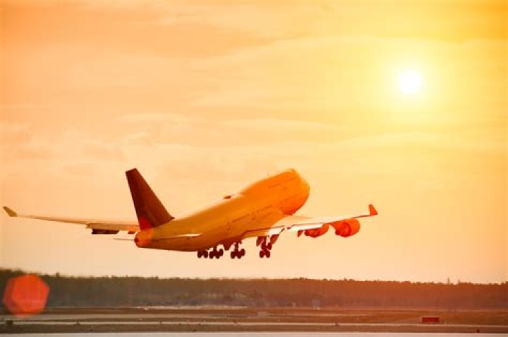 "Extreme Heat" Is Forcing Airlines to Delay Flights and Remove Passengers