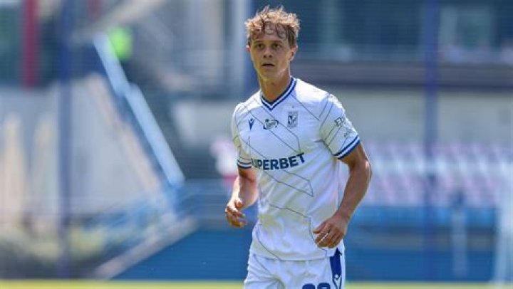 FC Augsburg's Defender Robert Gumny's Biography, Family, Parents, Siblings, Earnings, Contract, Net Worth, Salary, Girlfriend and Relationship Status