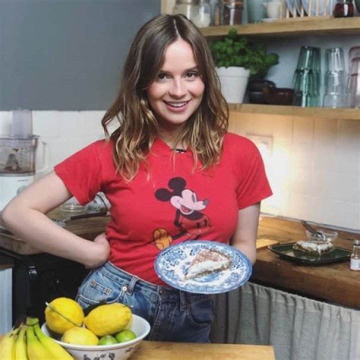 Gabrielle Aplin Height, Weight, Age, Body Statistics
