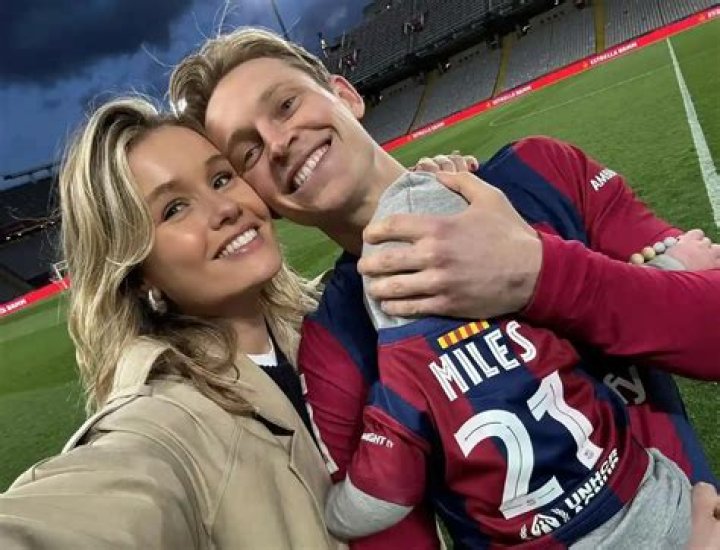 How Much Is Frankie de Jong's Net Worth & Salary? Also Know His Stats, Market Value, Stats, Height, & Wife