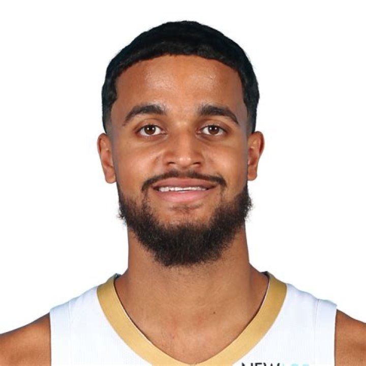 Jeremiah Robinson-Earl Biography, Salary, Net Worth, College Career, Fame, Relationship, & Girlfriend