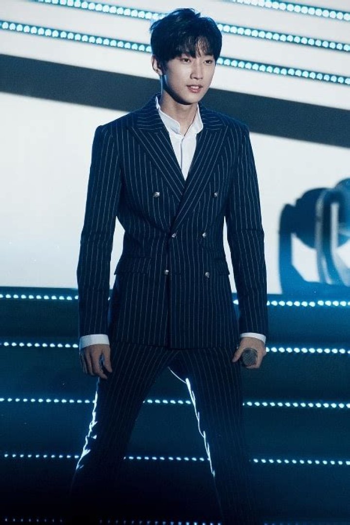 Jung Jin-young Height, Weight, Age, Girlfriend, Family, Facts, Biography