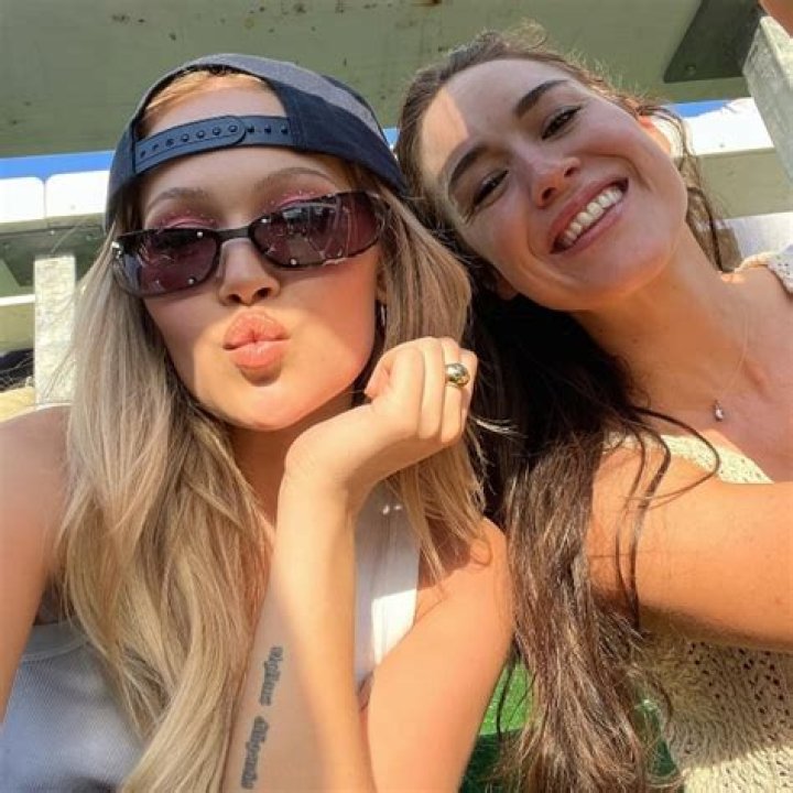 Kelli Berglund Height, Weight, Age, Boyfriend, Family, Facts, Biography