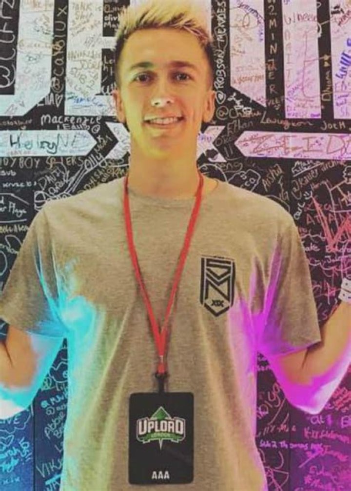 Miniminter Height, Weight, Age, Girlfriend, Family, Facts, Biography