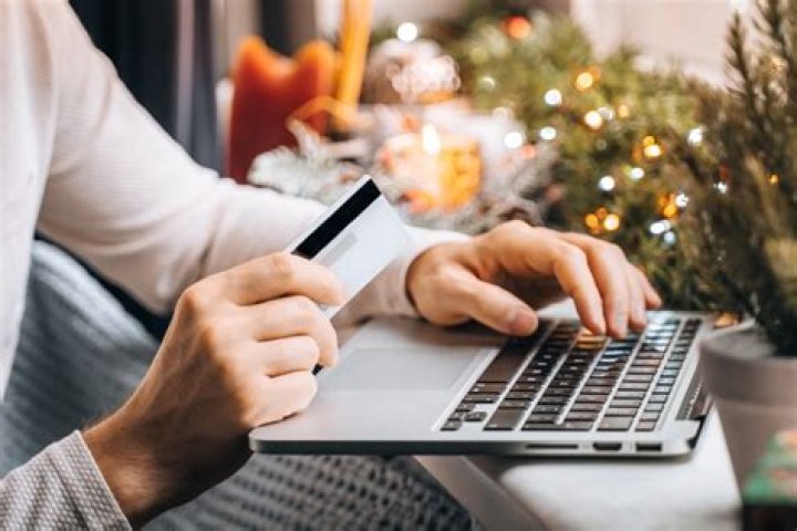 Never Use This One Card to Pay for Holiday Gifts, FBI Says