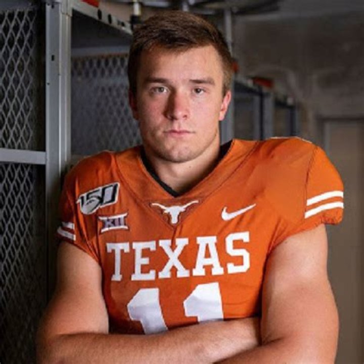 NFL Quarterback Sam Ehlinger Bio, Stats, NFL Draft, Salary, Contract, Net Worth, & Girlfriend