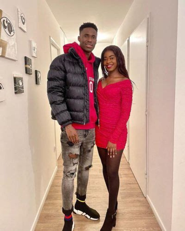 Odilon Kossounou Contract, Salary, and Net worth (Age, Family, Height, Girlfriend, Stats)
