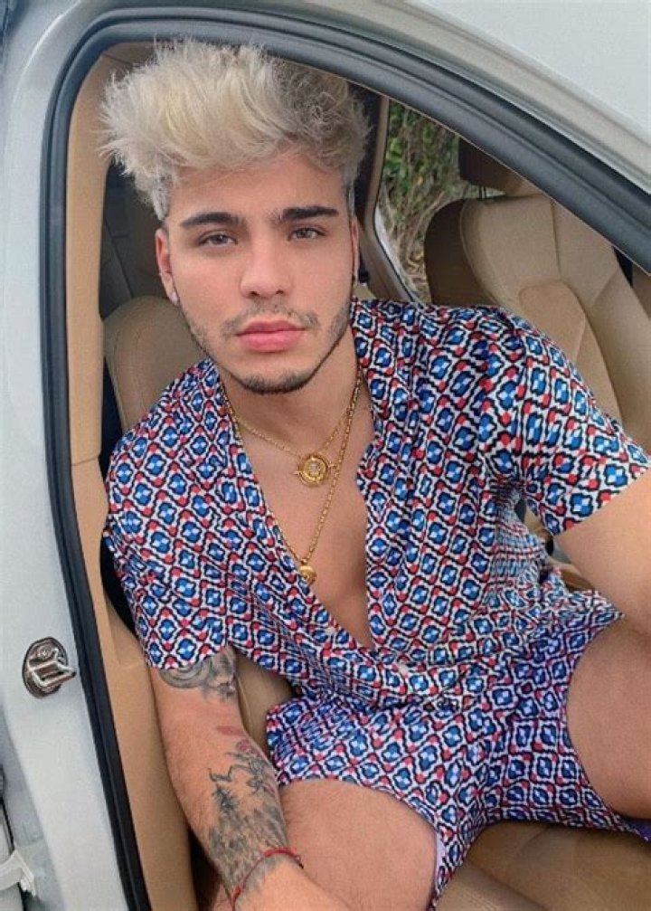 Sebastián Villalobos Height, Weight, Age, Girlfriend, Family, Biography