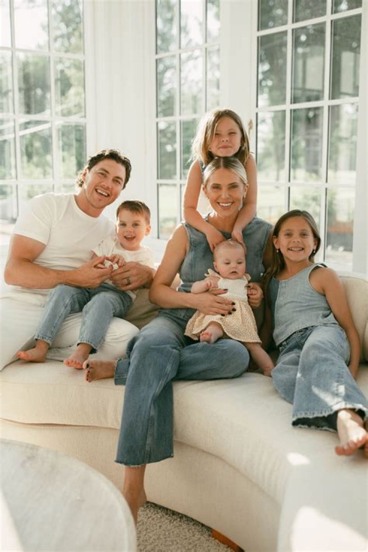T. J. Oshie Bio - contract, family, salary, net worth, wife, ethnicity, earnings, endorsements, married, family, children, age, height, career